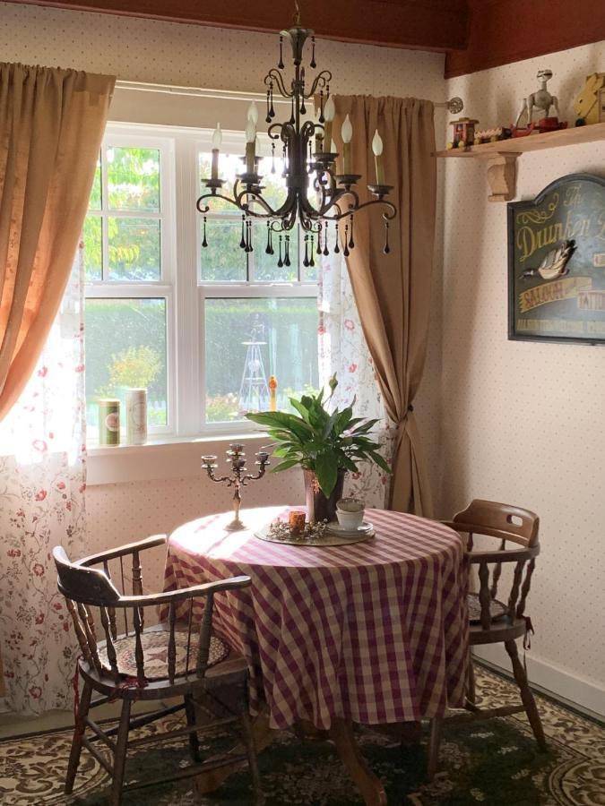 The Hazelhouse Bed & Breakfast Chilliwack Exterior photo