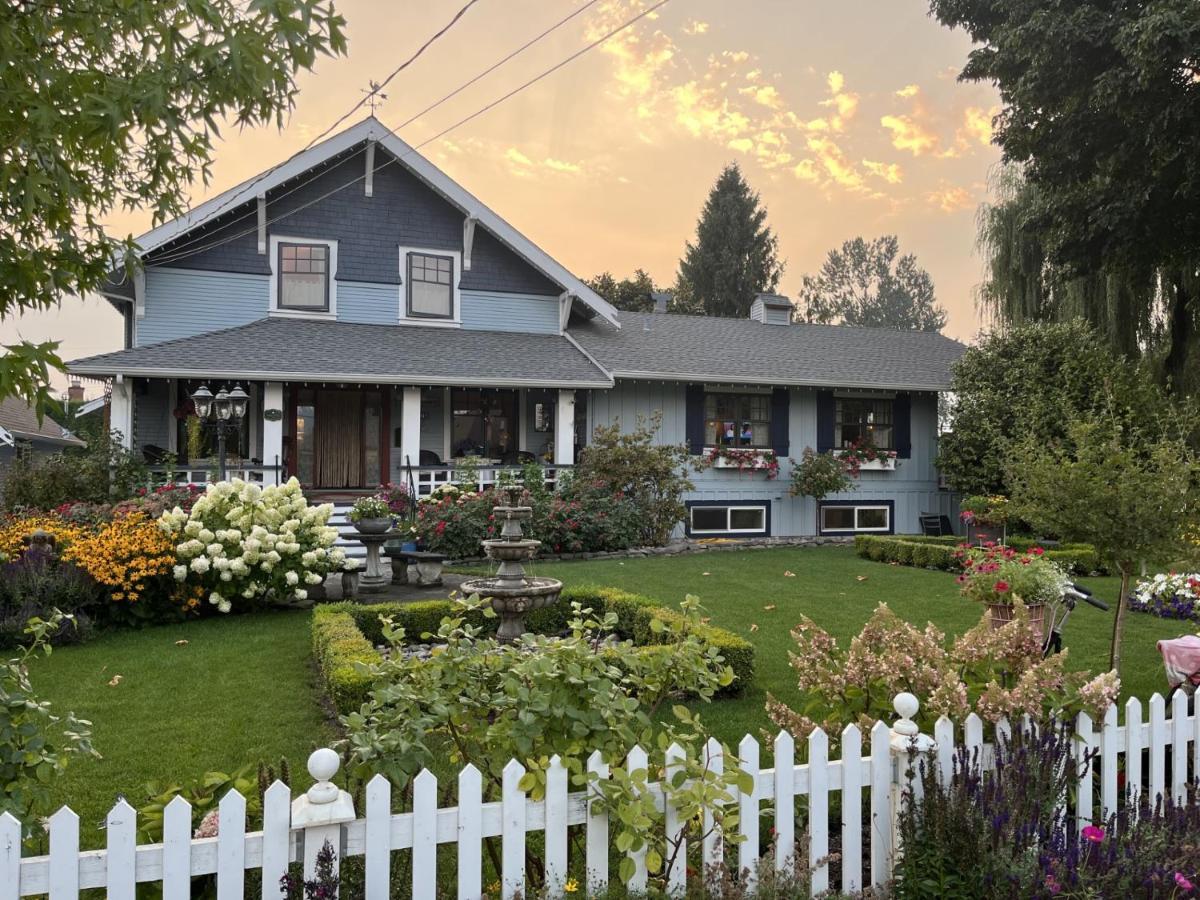 The Hazelhouse Bed & Breakfast Chilliwack Exterior photo