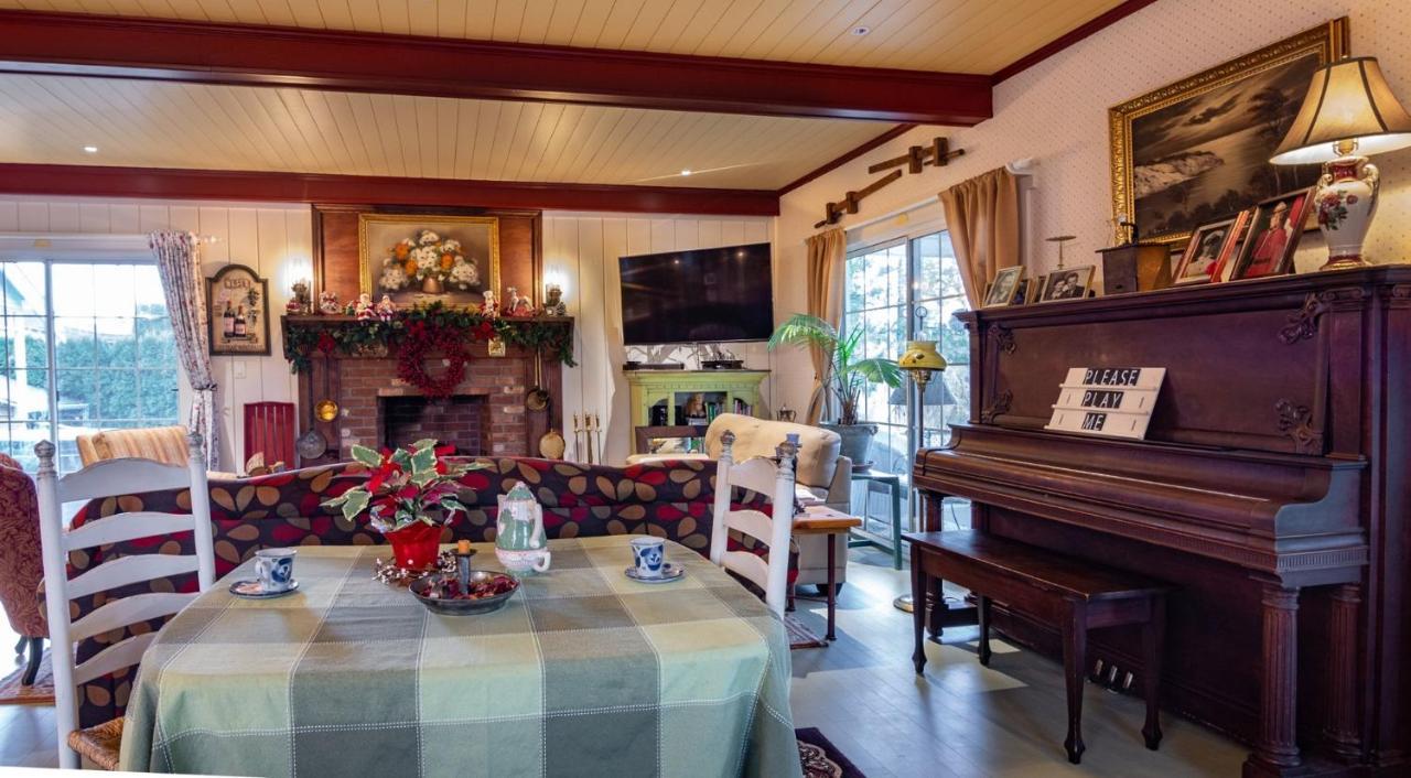 The Hazelhouse Bed & Breakfast Chilliwack Exterior photo