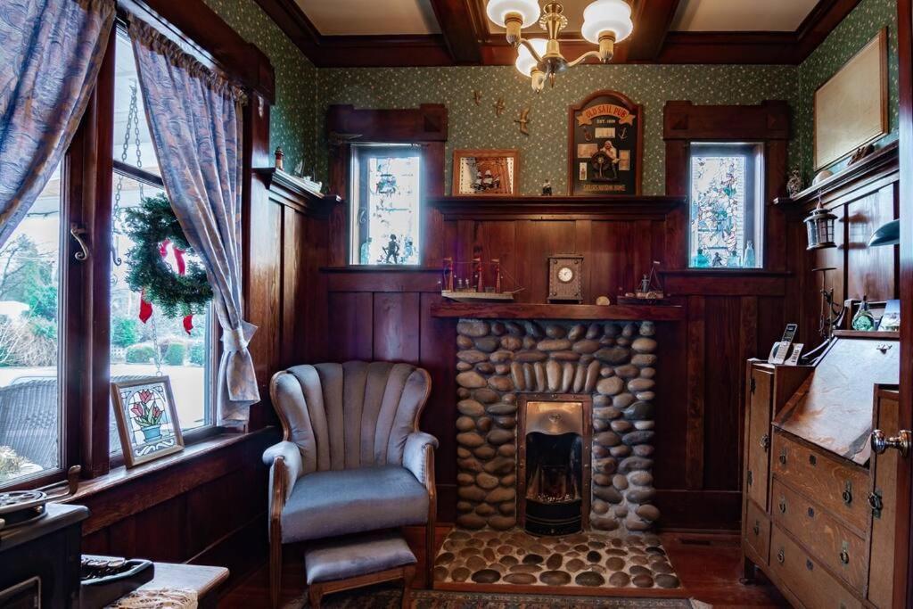 The Hazelhouse Bed & Breakfast Chilliwack Exterior photo